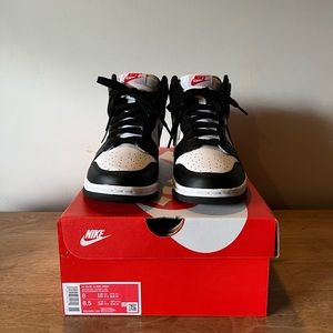 LIKE New NIKE DUNK PANDA HIGHTOPS